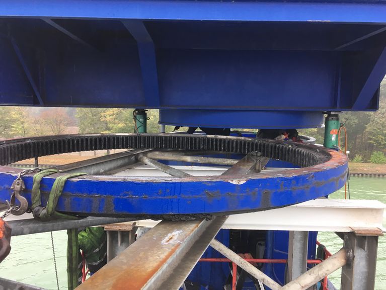 Replacing the defect ball-bearing slewing rim